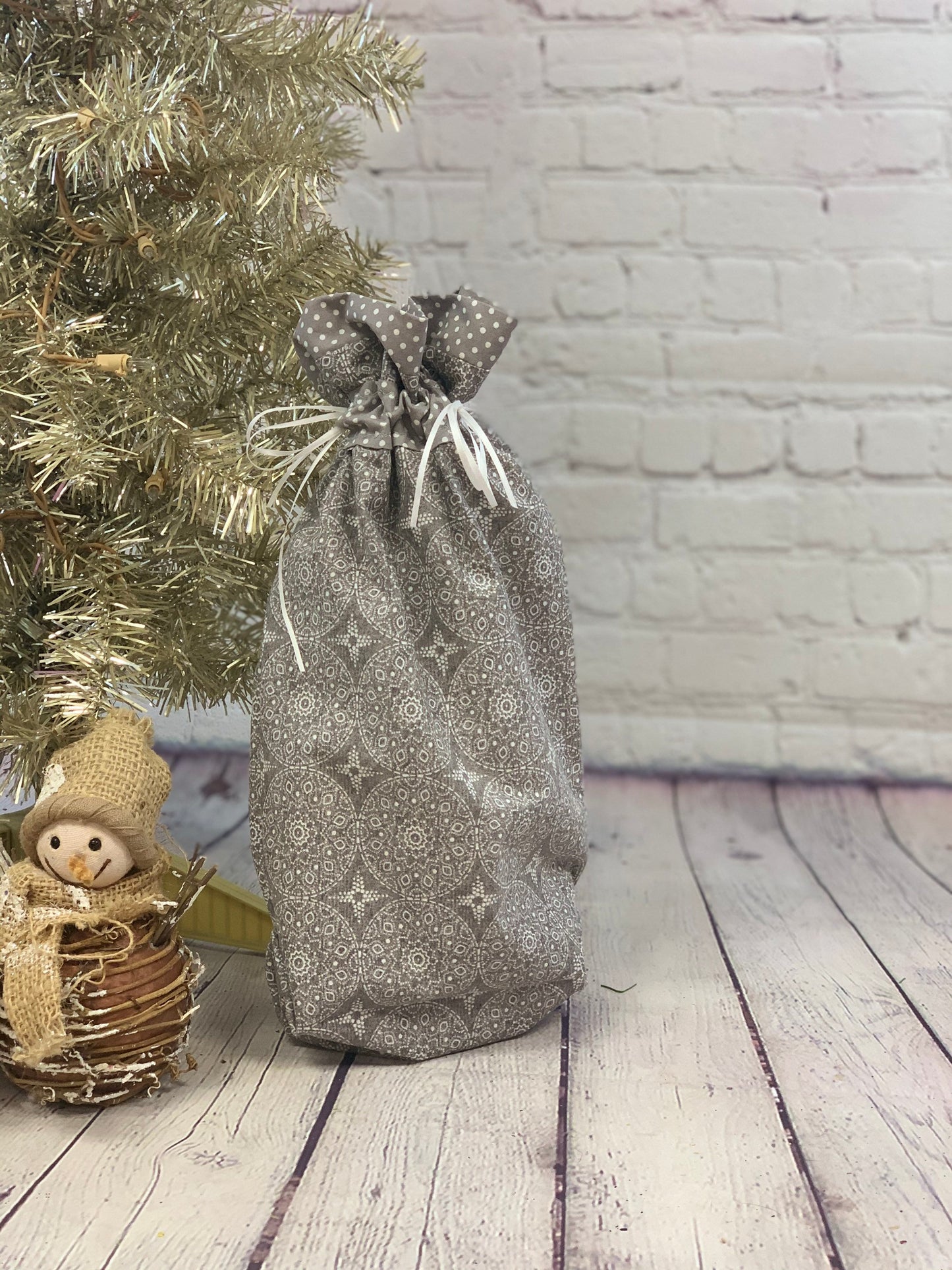 Wine Bottle Reusable Christmas Gift Bag | Small Reusable Gift Bag | Reusable wrapping | Fabric Gift Bag